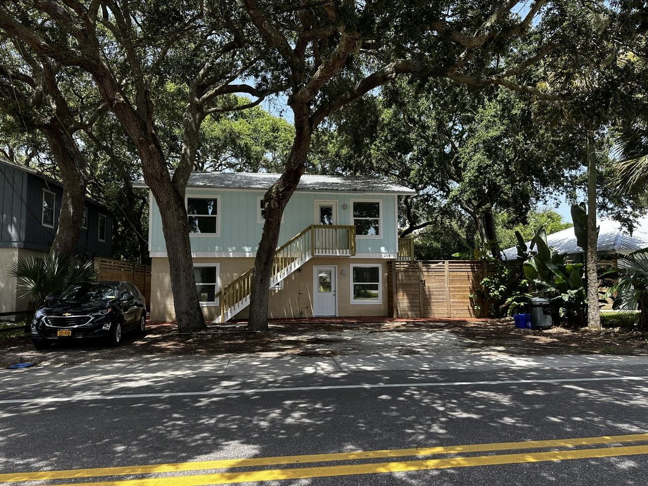 208 A ST - Photo 3 of 12