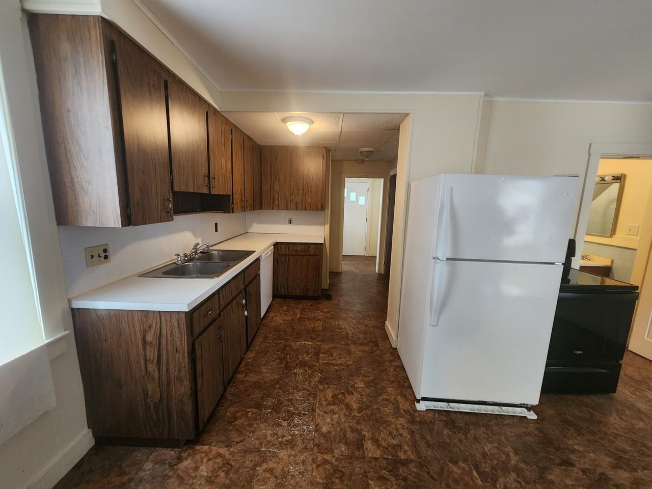 257 Pearl St - Photo 2 of 8