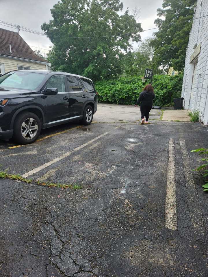 257 Pearl St - Photo 3 of 8