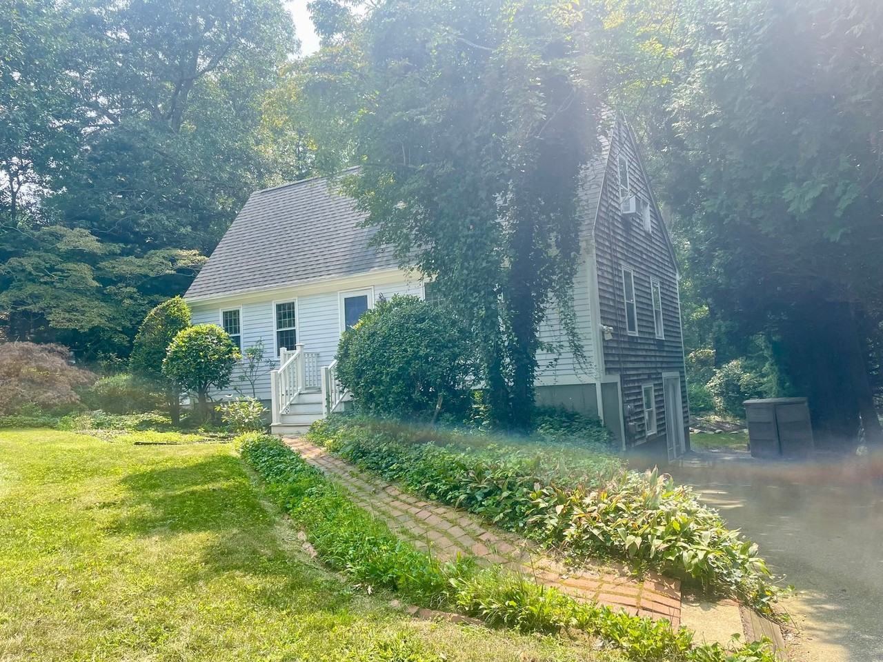 9 Holly St - Photo 2 of 21