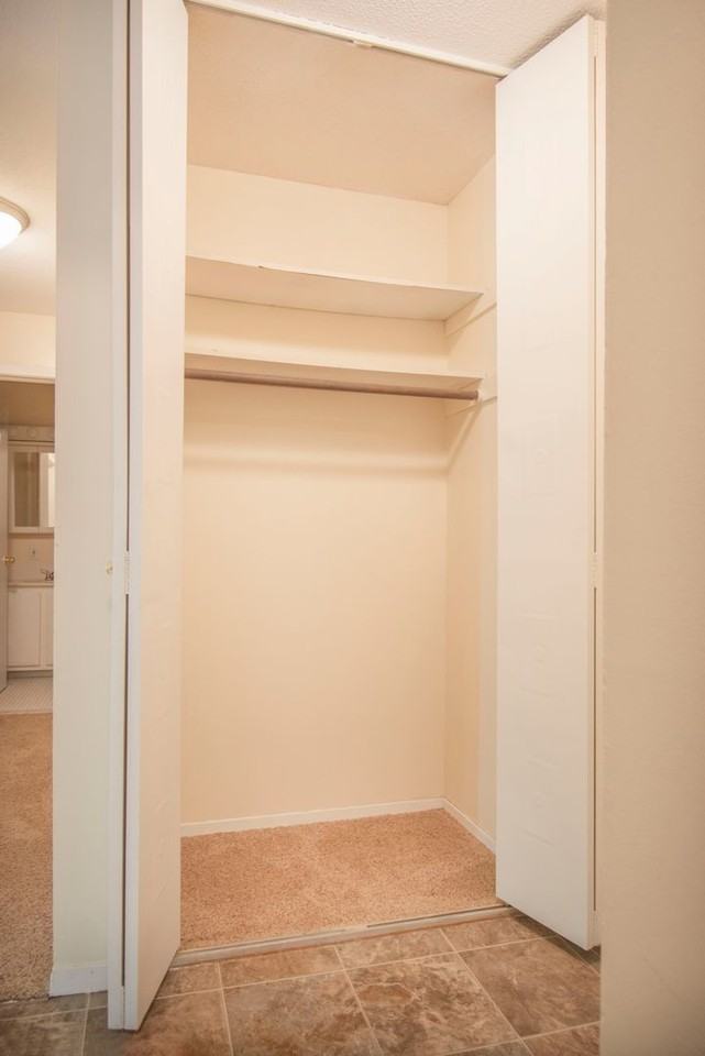 Excelsior Manor Apartments - Photo 5 of 25