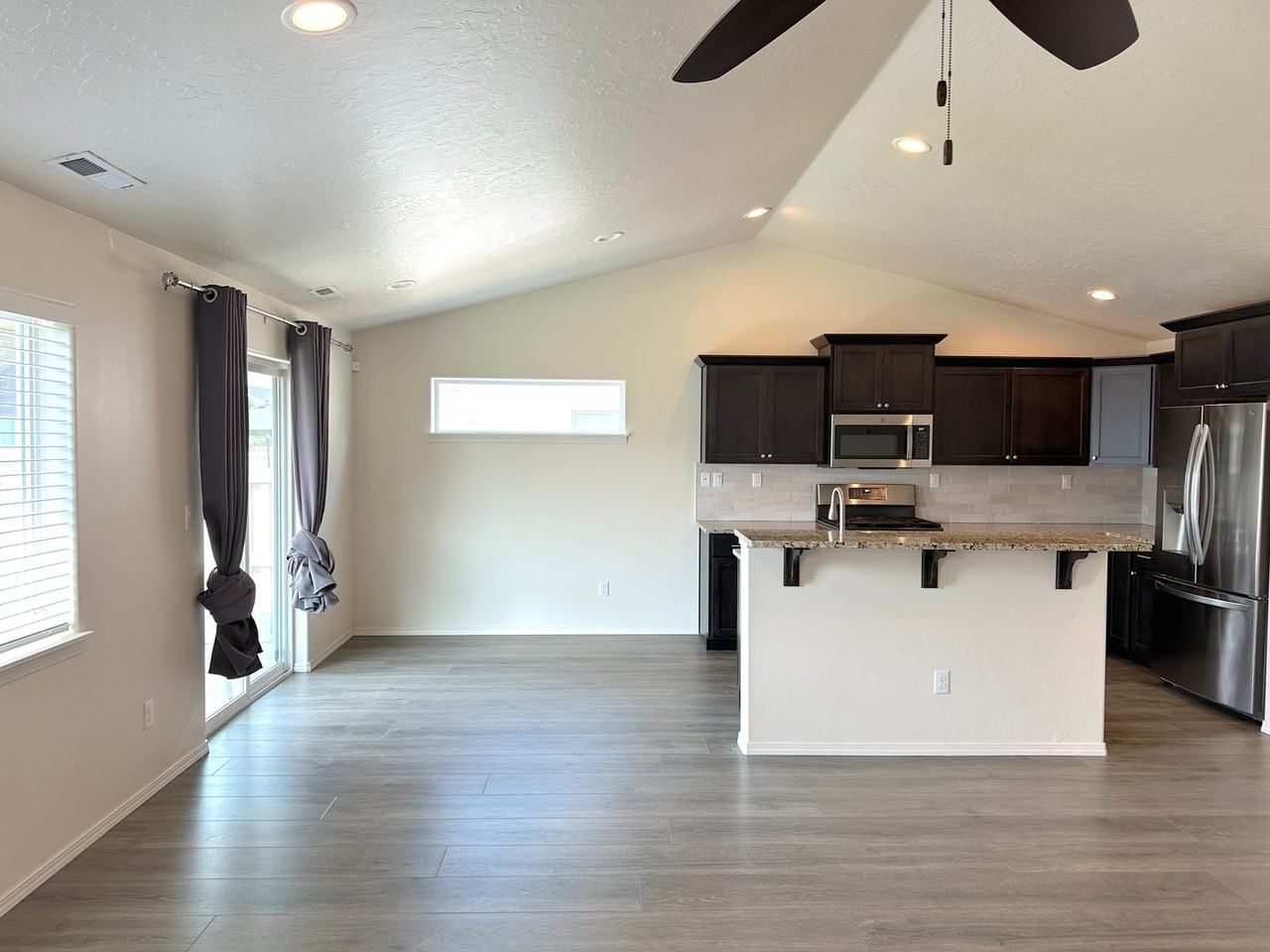 631 Stanley Lake St - Photo 2 of 24