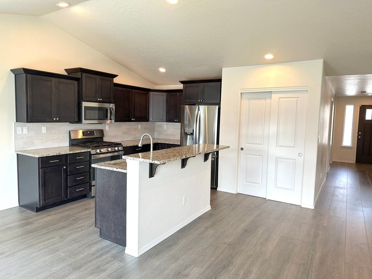 631 Stanley Lake St - Photo 3 of 24