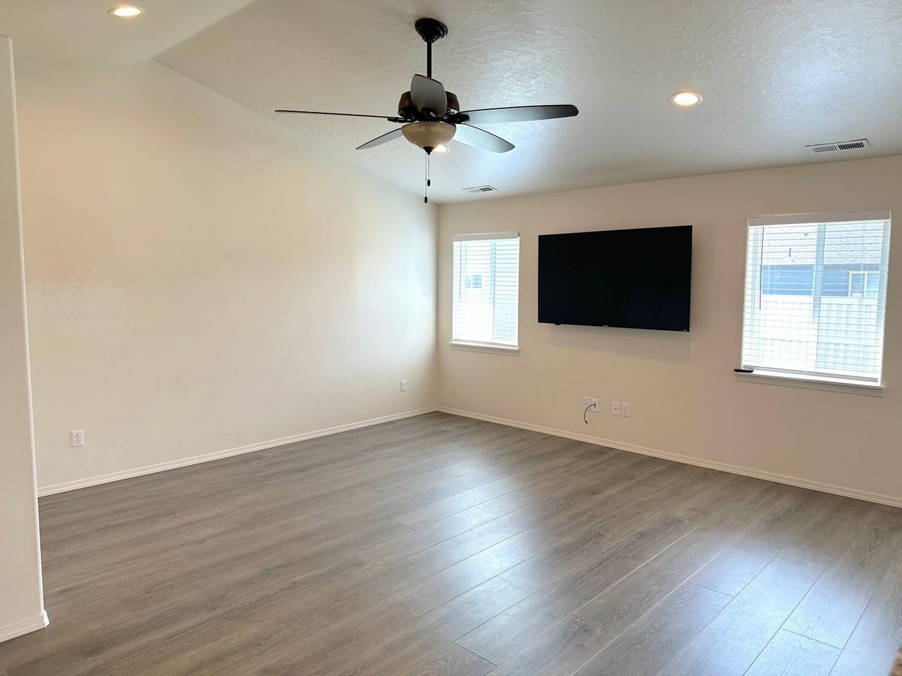 631 Stanley Lake St - Photo 5 of 24