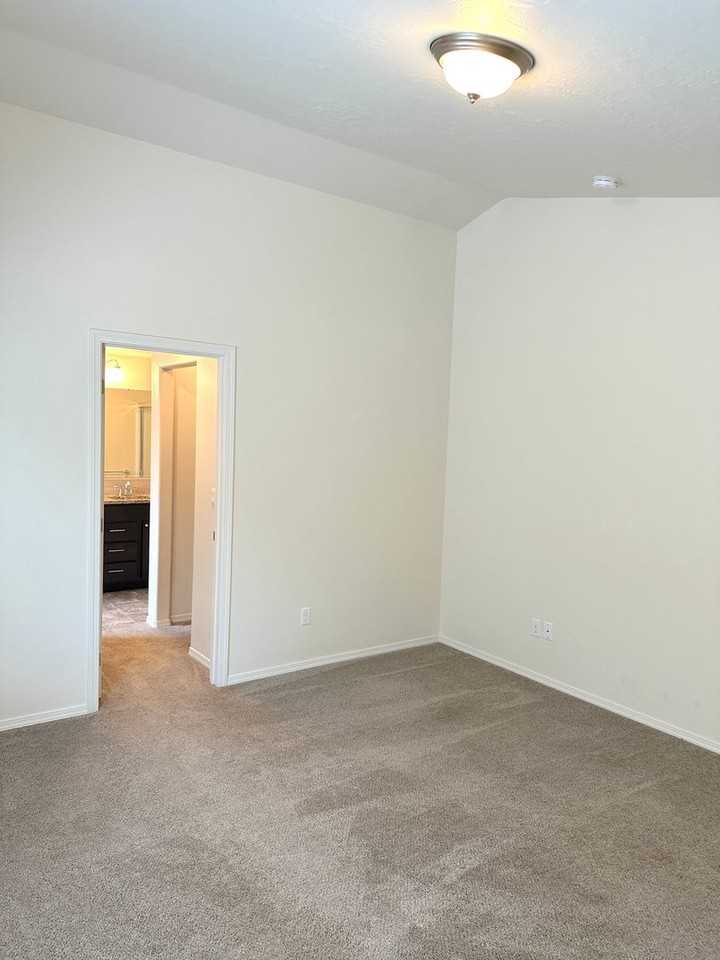 631 Stanley Lake St - Photo 7 of 24