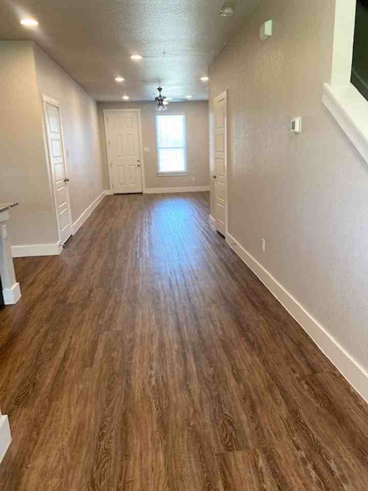 376 Hemphill St - Photo 2 of 20