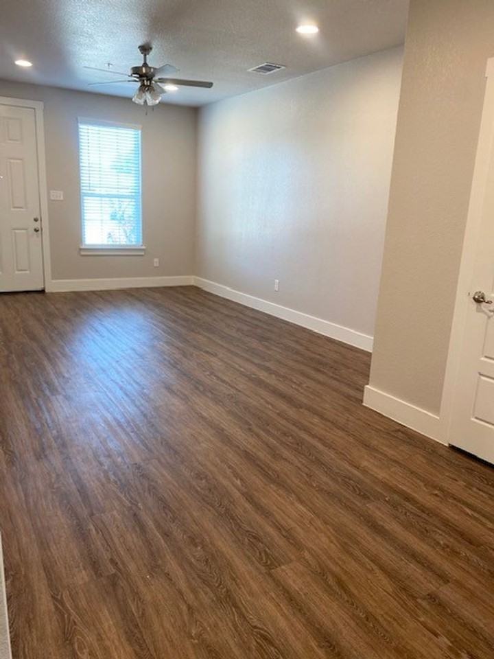 376 Hemphill St - Photo 4 of 20