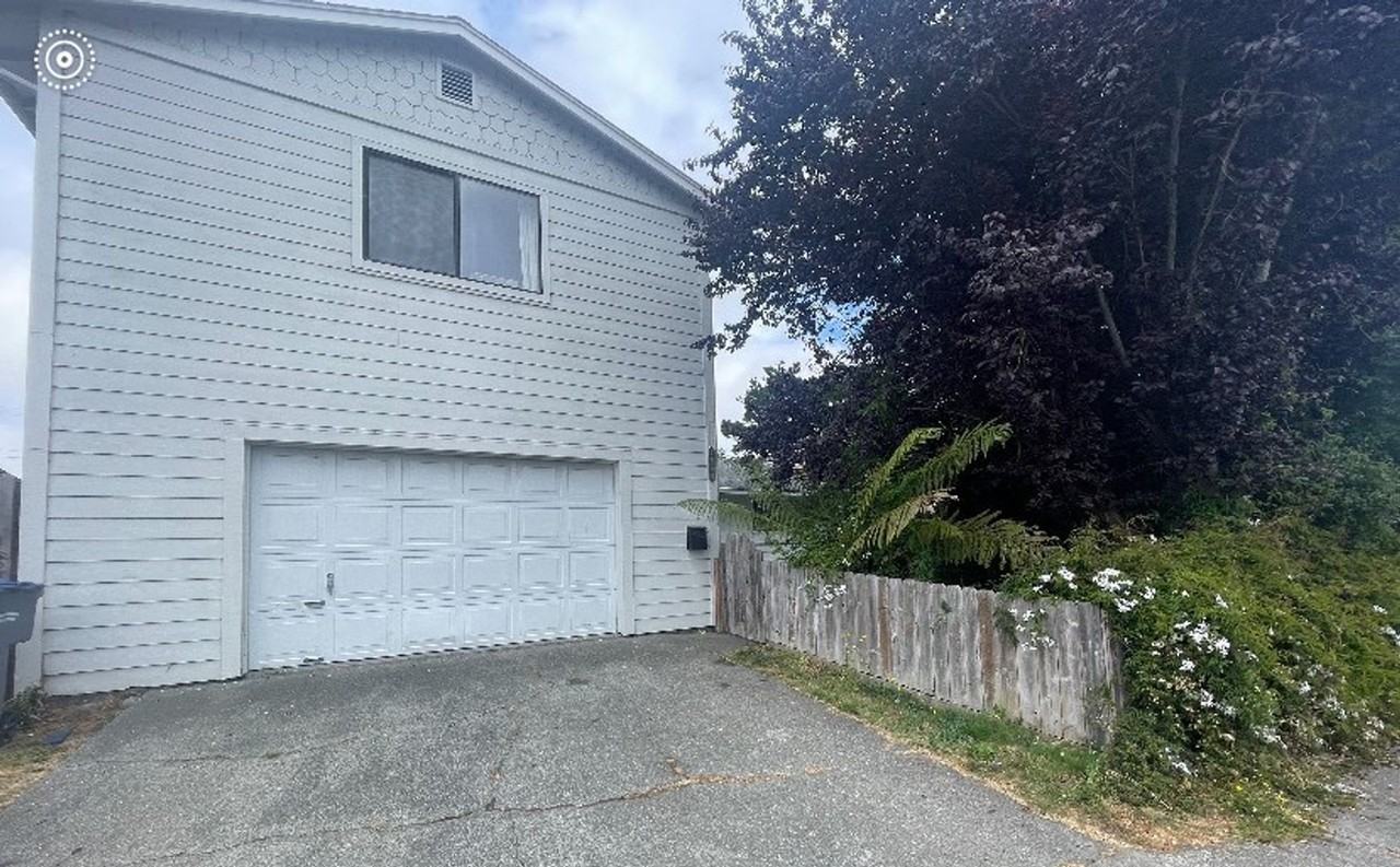 2050 11th St - Photo 2 of 13