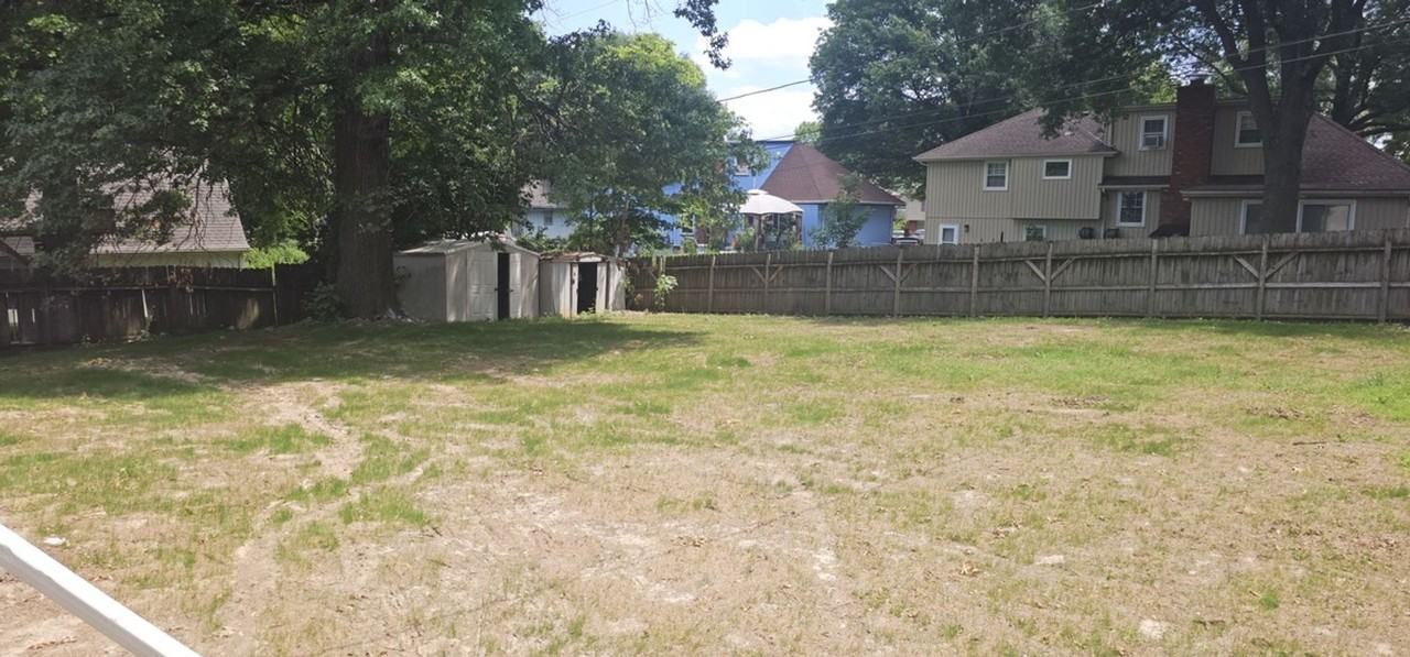 809 Ne 74th St - Photo 3 of 38