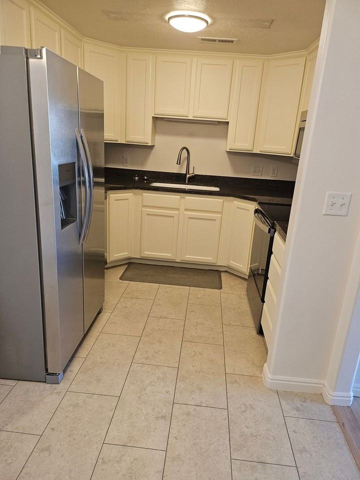 1477 S 430 W - Photo 3 of 21