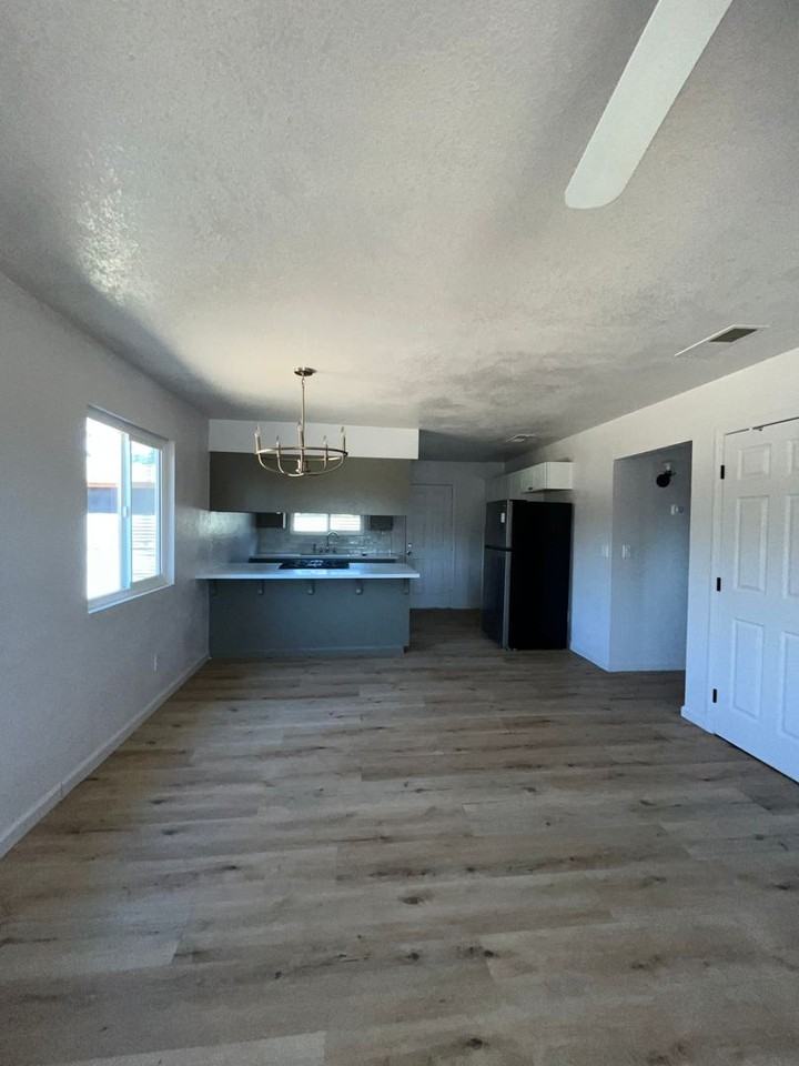 3127 - Photo 2 of 14