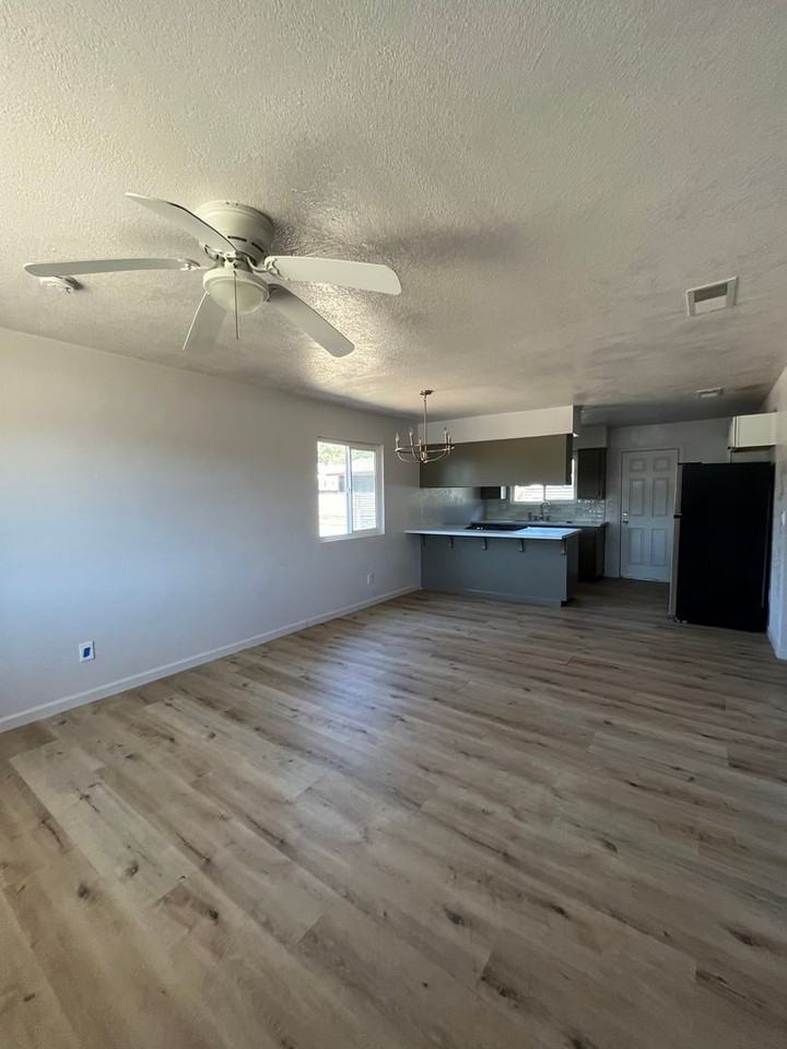 3127 - Photo 3 of 14