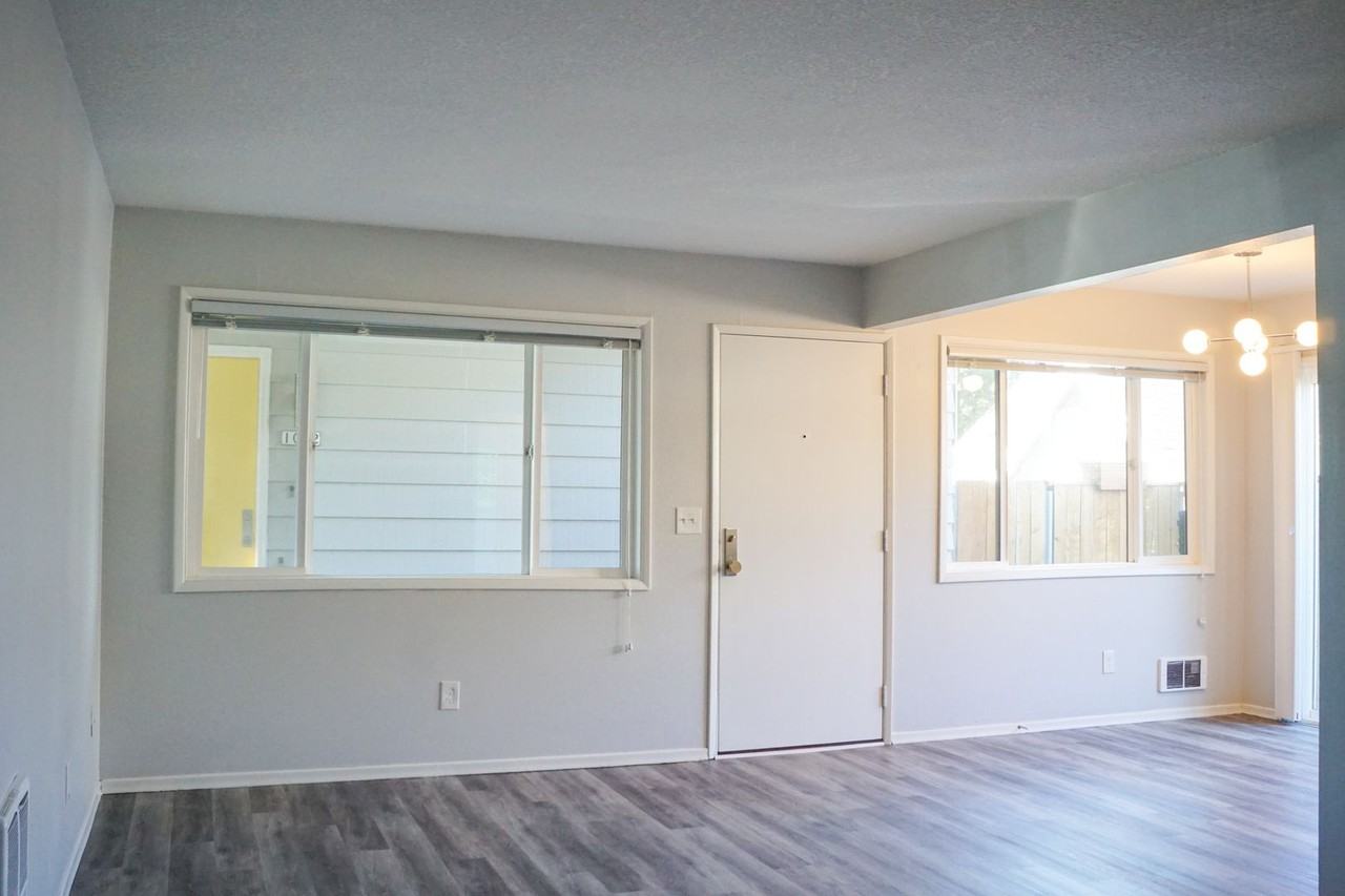 1026 Se 29th Ave - Photo 2 of 18