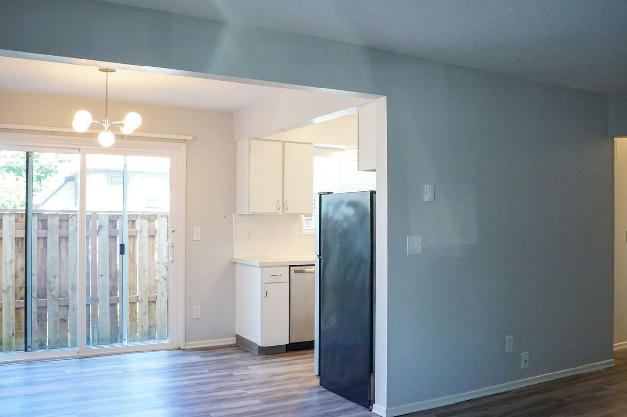 1026 Se 29th Ave - Photo 3 of 18