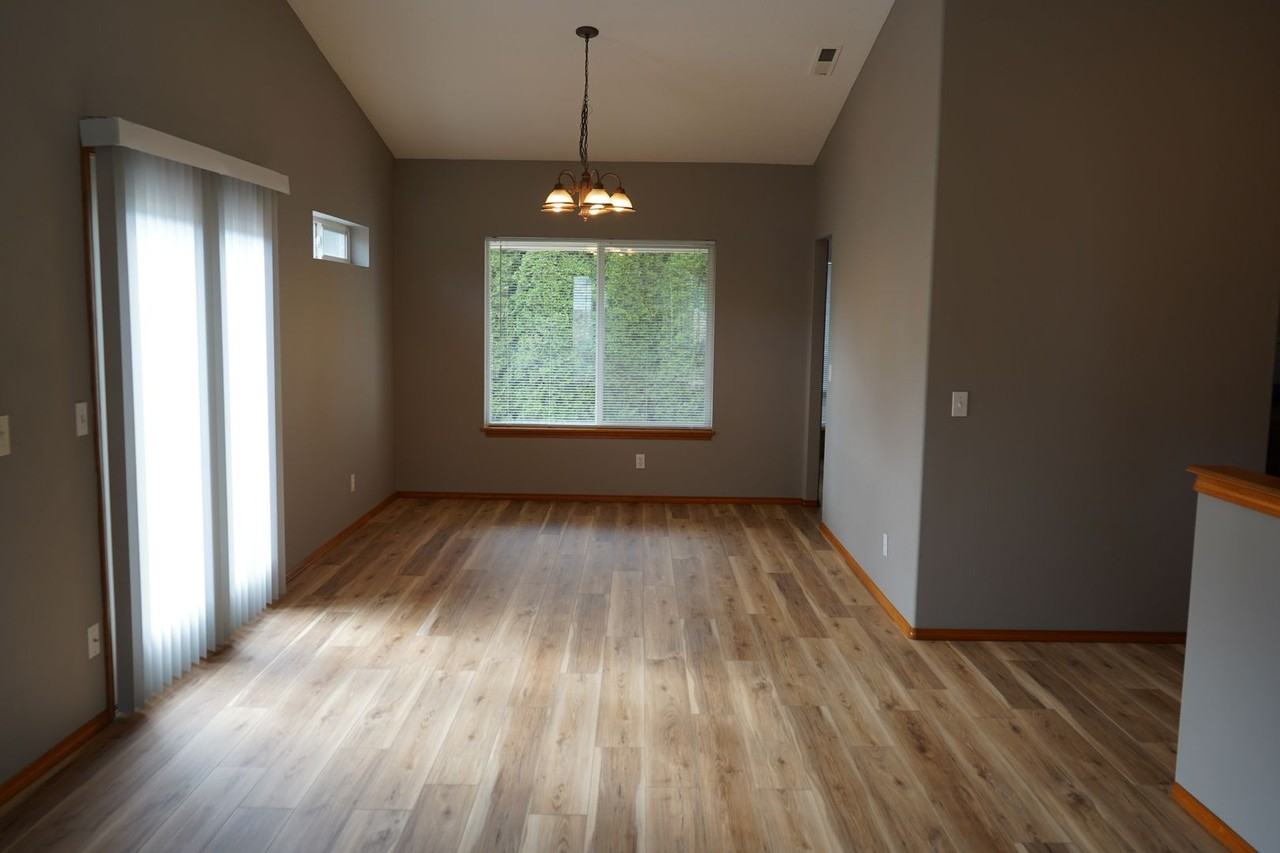 9907 Ne 86th St - Photo 6 of 19