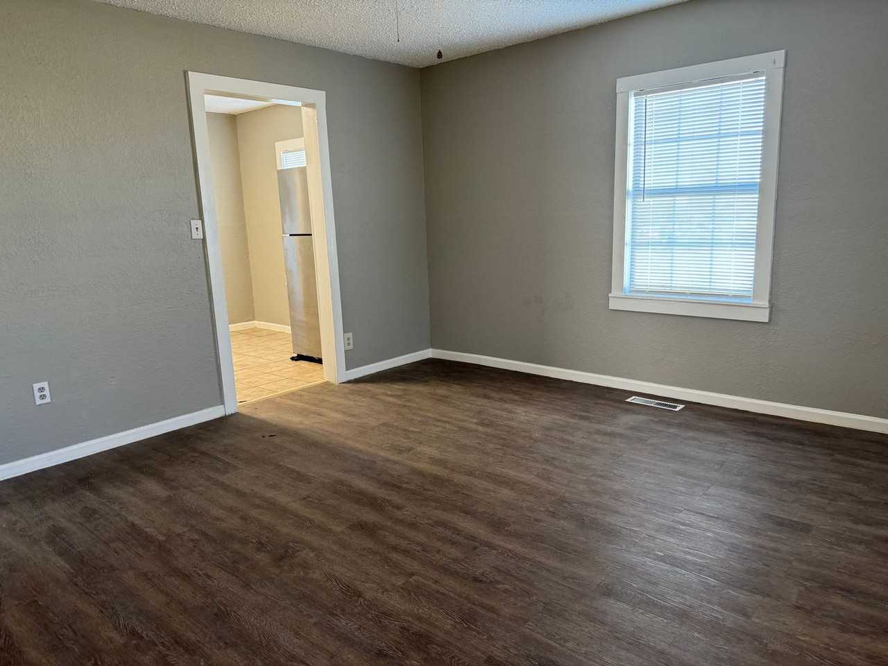 852 N Columbia Ave - Photo 4 of 28