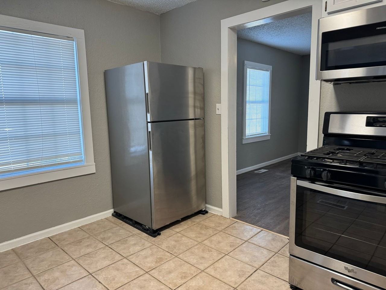 852 N Columbia Ave - Photo 5 of 28