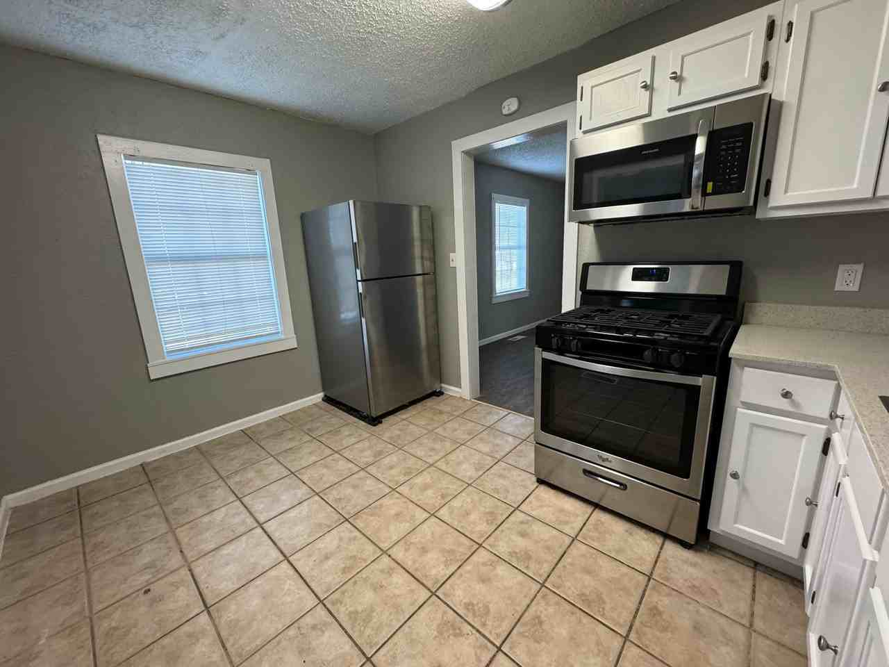 852 N Columbia Ave - Photo 7 of 28