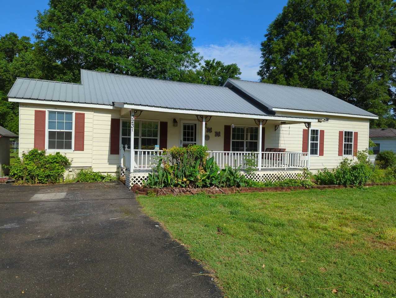 323 Wilder Rd - Photo 2 of 24