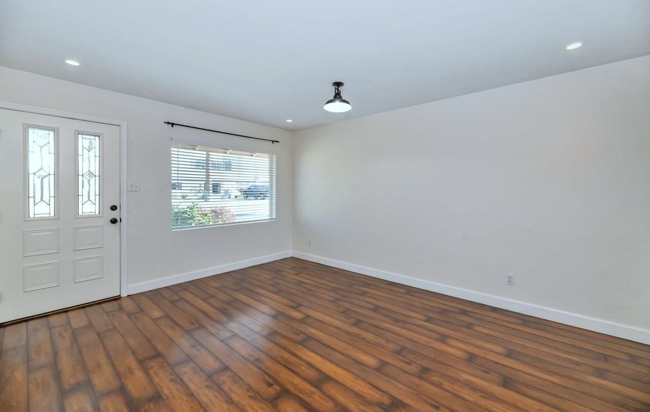 2501 E Highland Ave - Photo 2 of 19