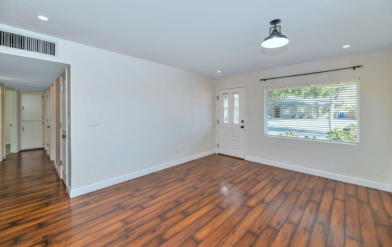 2501 E Highland Ave - Photo 3 of 19