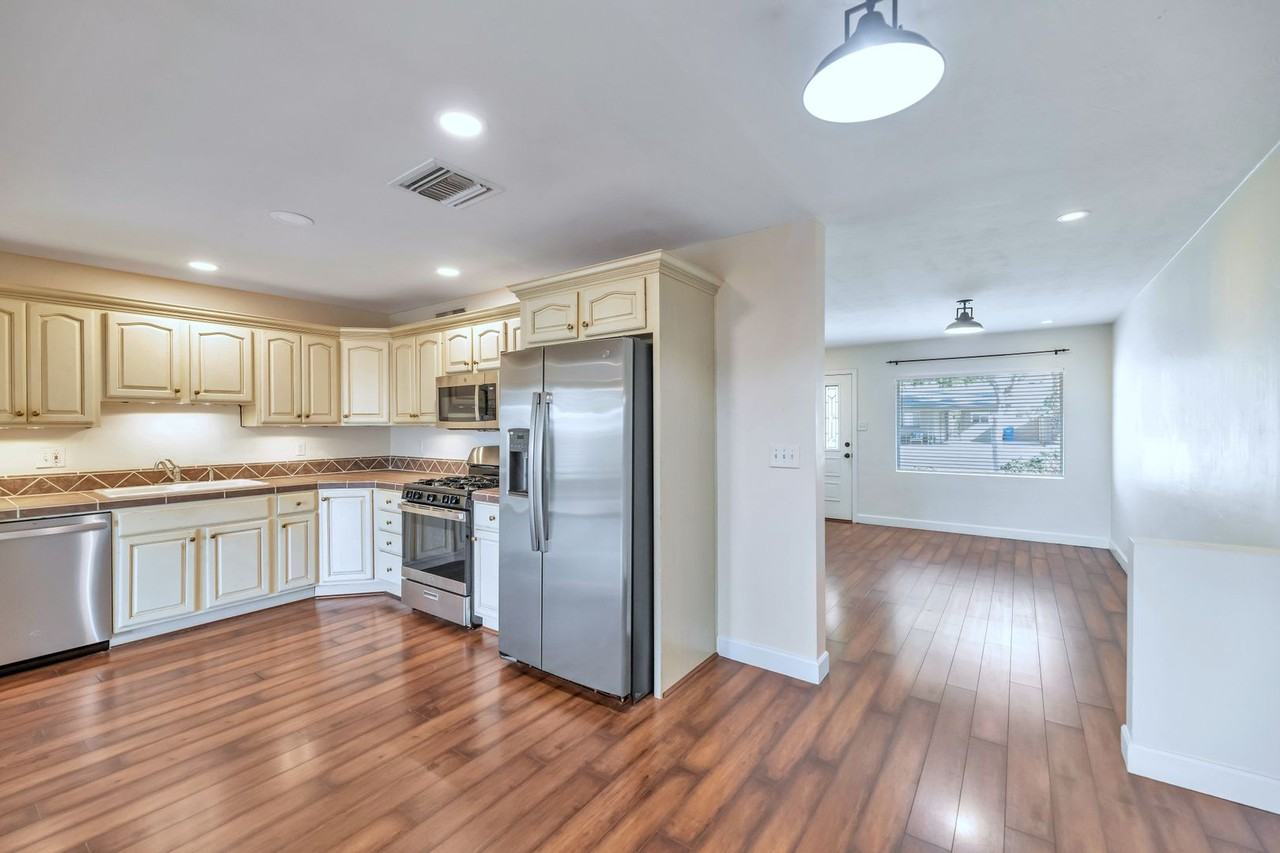 2501 E Highland Ave - Photo 7 of 19