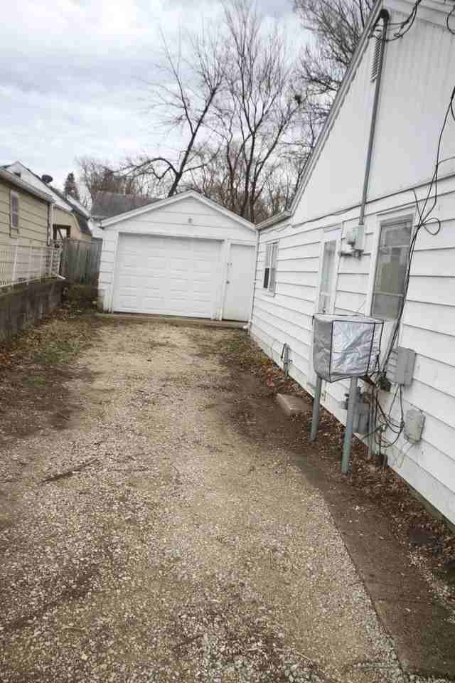 443 Hart Ave - Photo 3 of 14