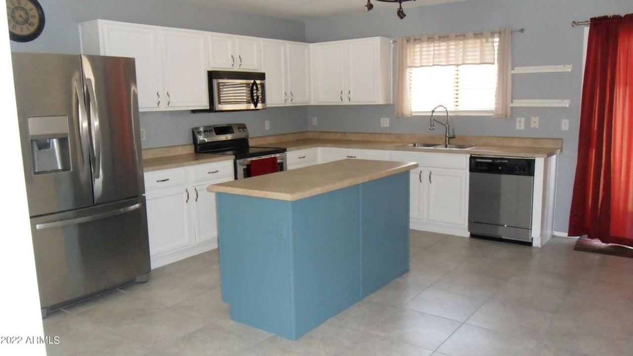 14014 N 162nd Ln - Photo 2 of 6