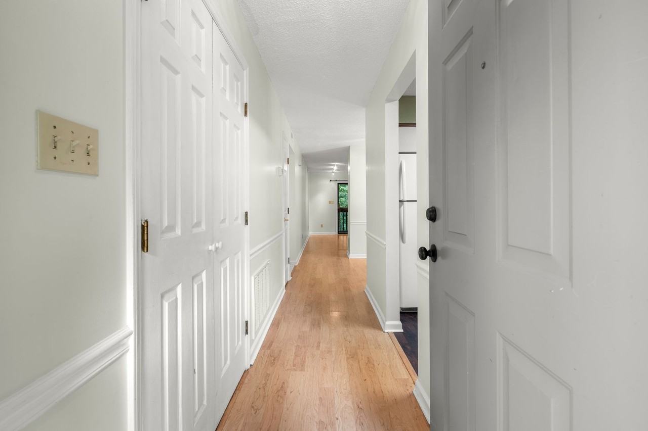 1905 Abbey Cir - Photo 3 of 23