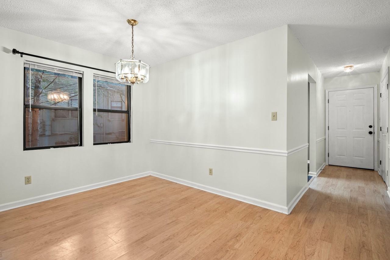 1905 Abbey Cir - Photo 7 of 25