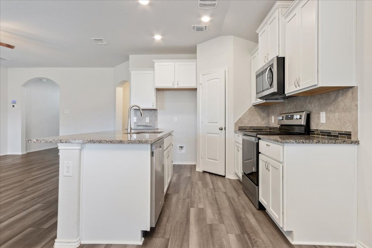11201 Raider Dr - Photo 2 of 30
