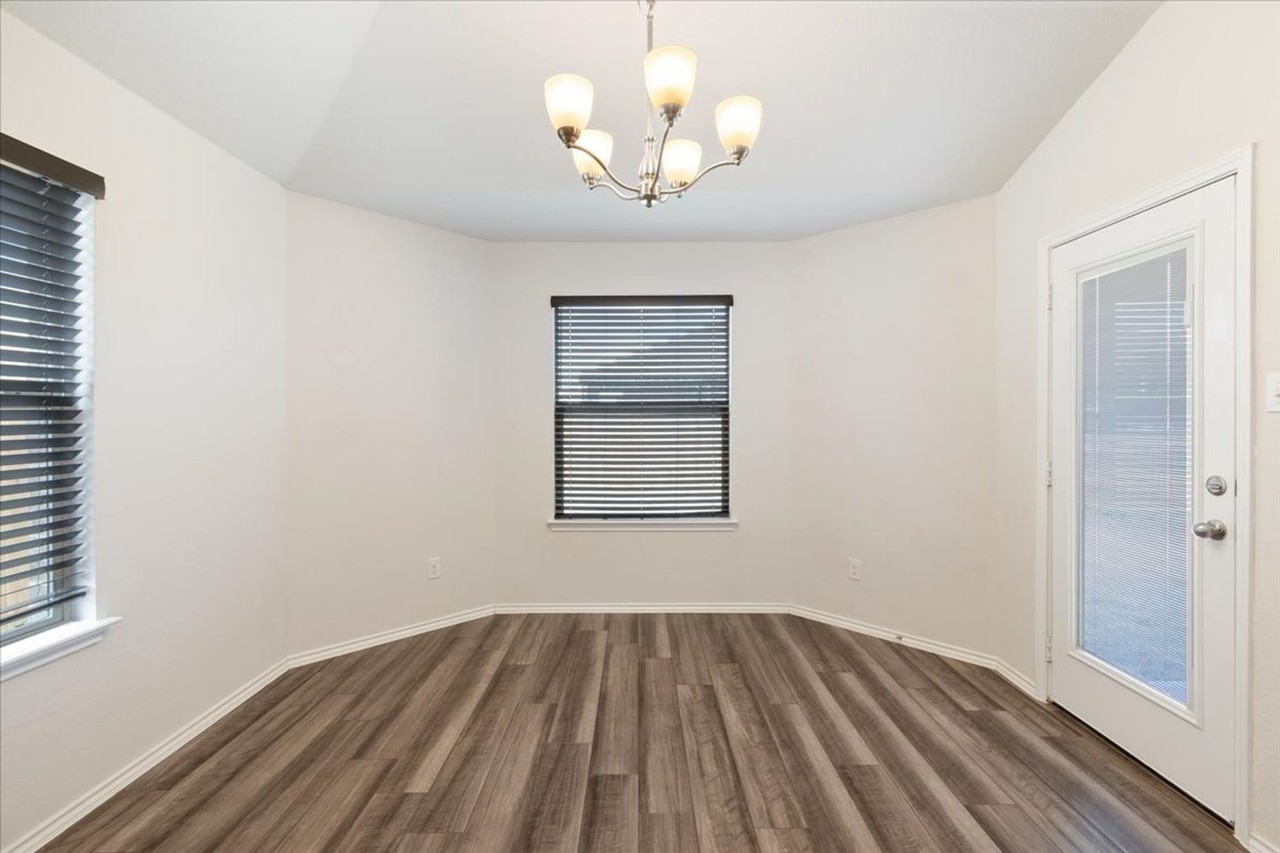 11201 Raider Dr - Photo 3 of 30