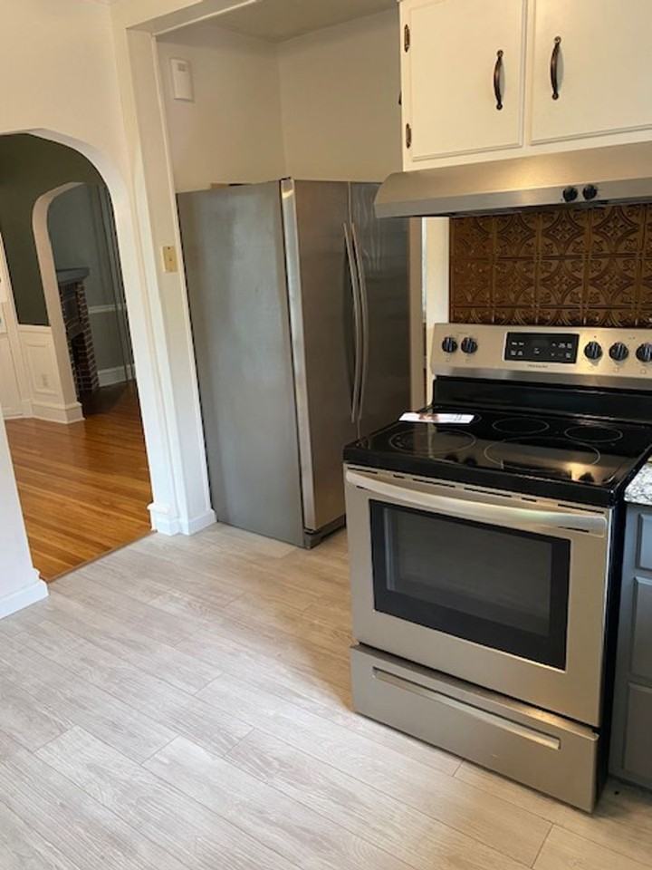 209 Amherst Ave - Photo 5 of 19