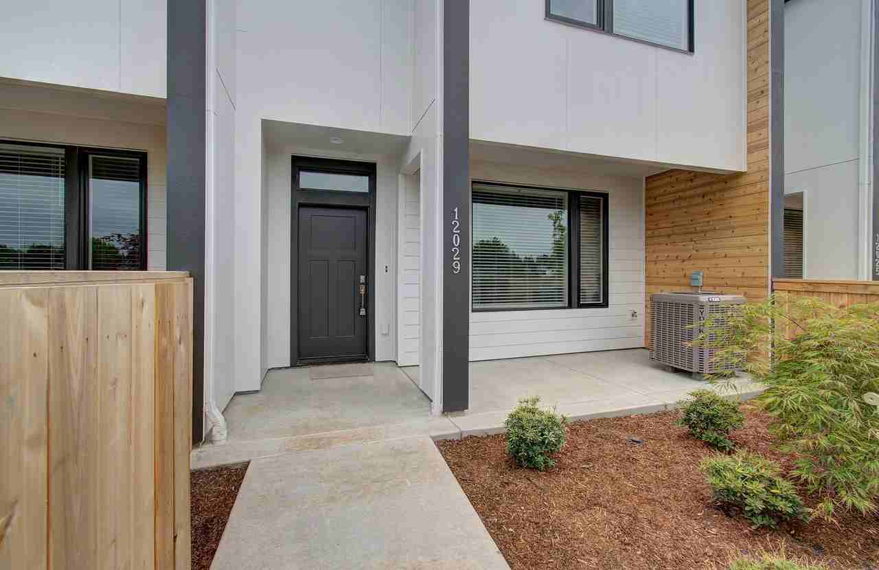 12029 Se 5th St - Photo 2 of 27