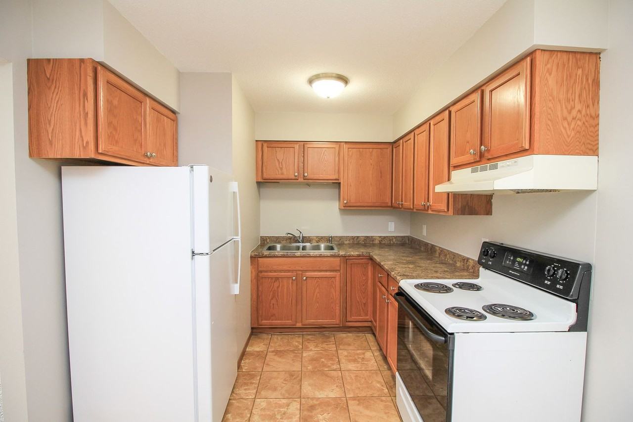 608 W Rice St - Photo 5 of 7