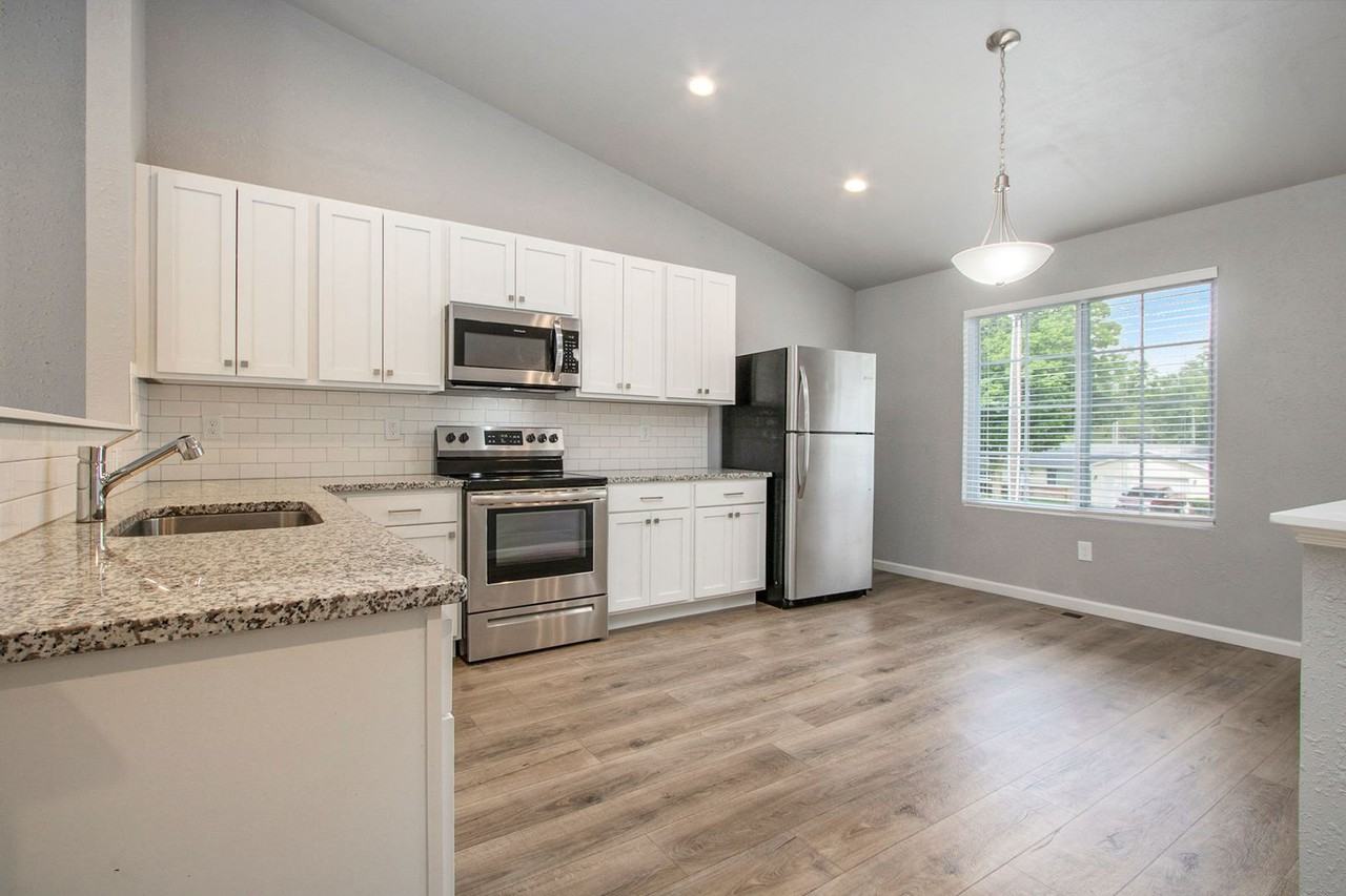 1730 Harper Grove Ln - Photo 3 of 23