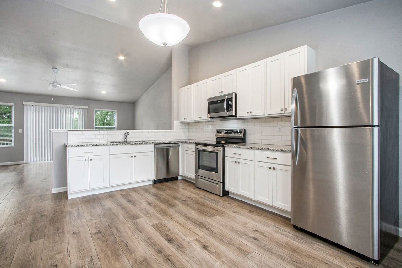 1730 Harper Grove Ln - Photo 4 of 23