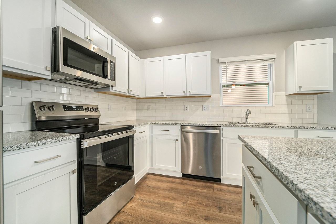 2319 Richardson Ct - Photo 2 of 29