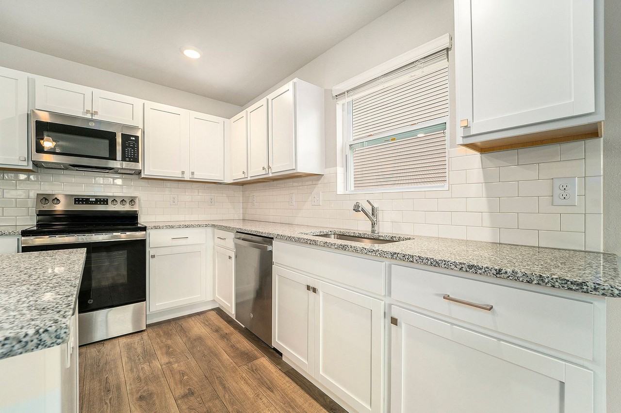 2319 Richardson Ct - Photo 4 of 29