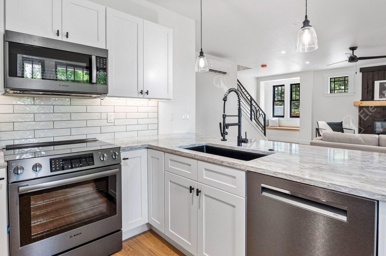 206 Nw Delaware Ave - Photo 3 of 30