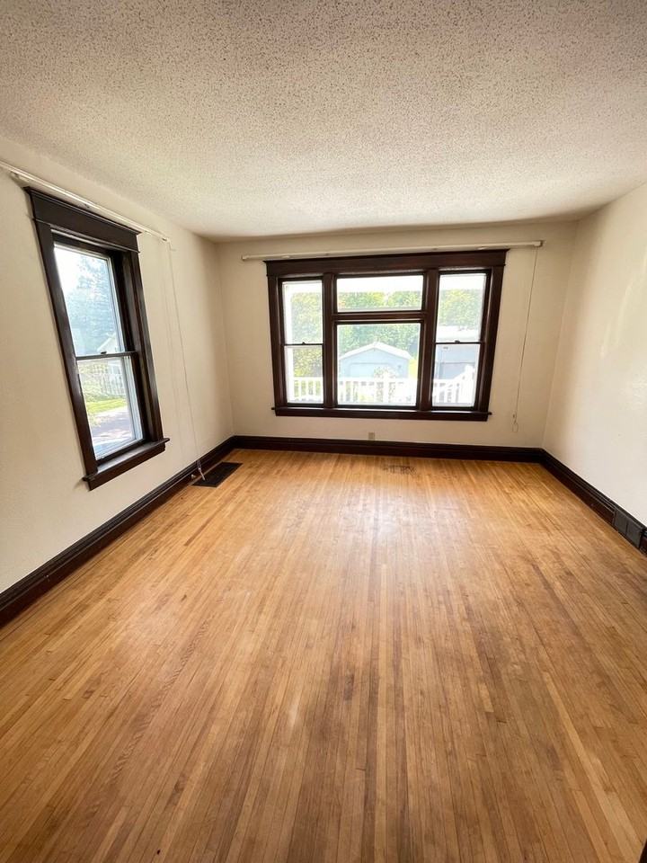 227 W Faribault St - Photo 4 of 27