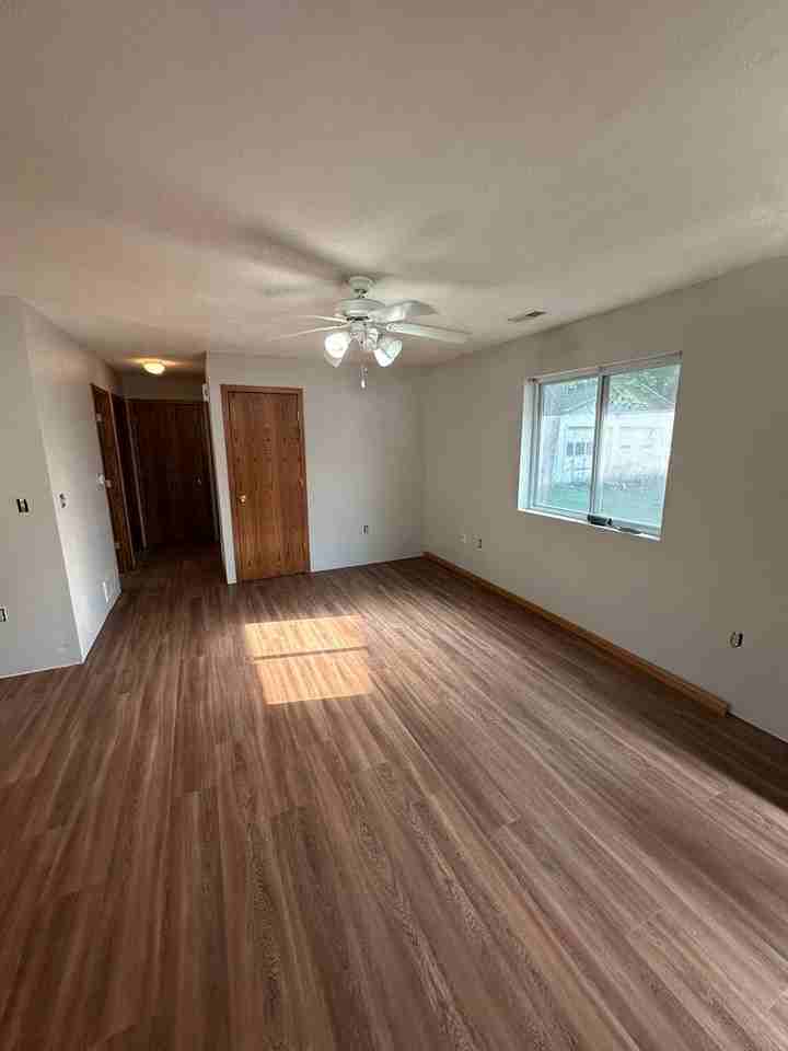 111 E Phillip Ave - Photo 2 of 7