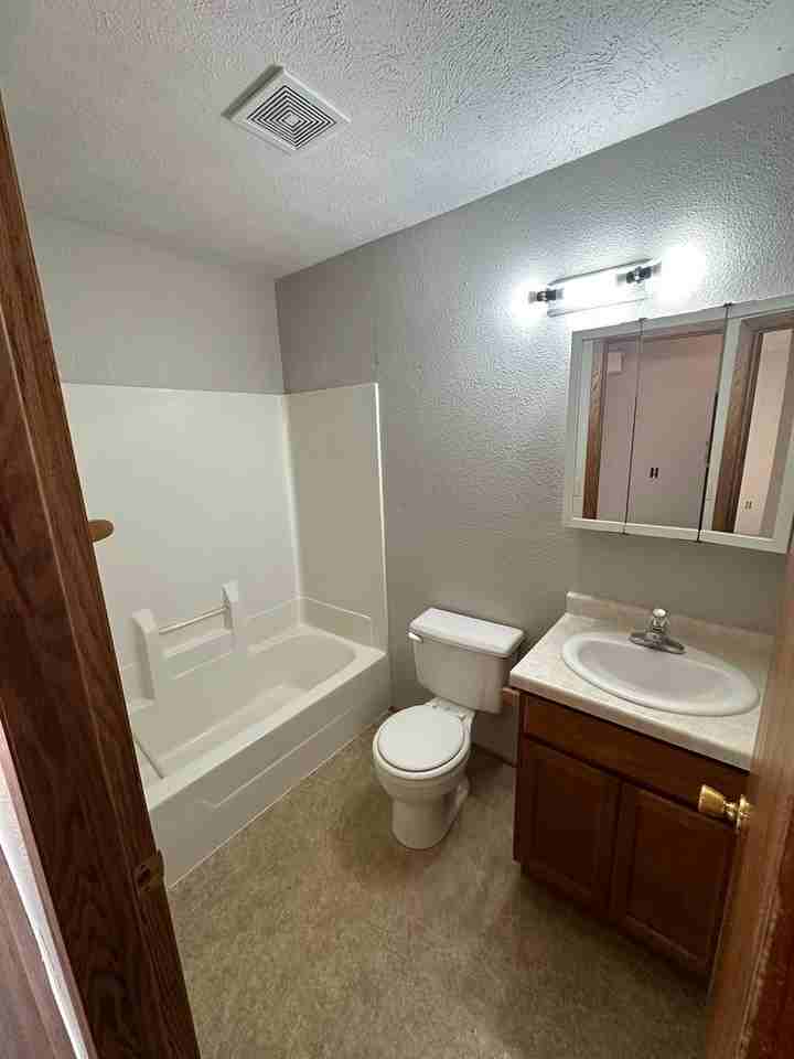 111 E Phillip Ave - Photo 7 of 7