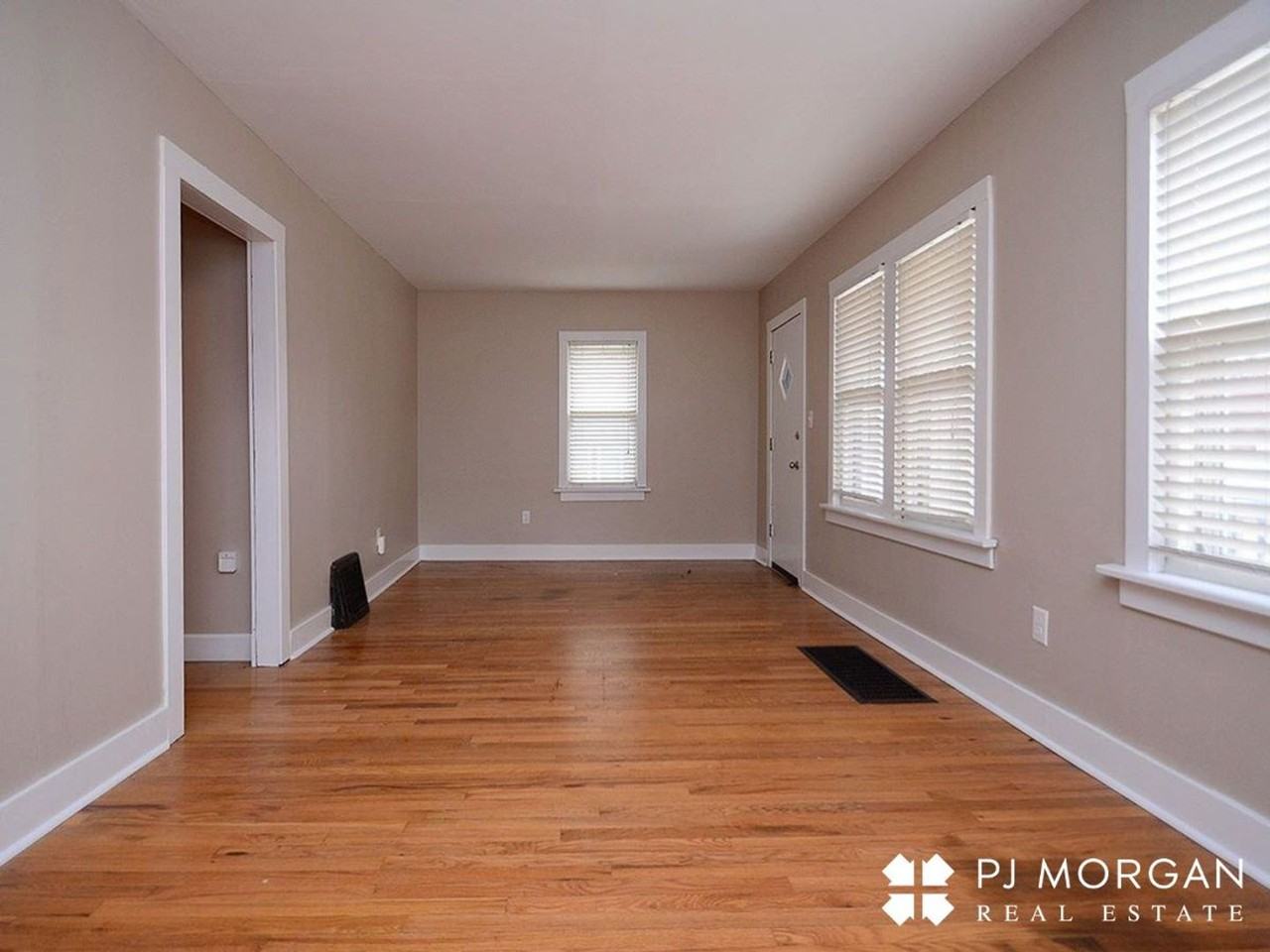 6031 Pine St - Photo 2 of 6