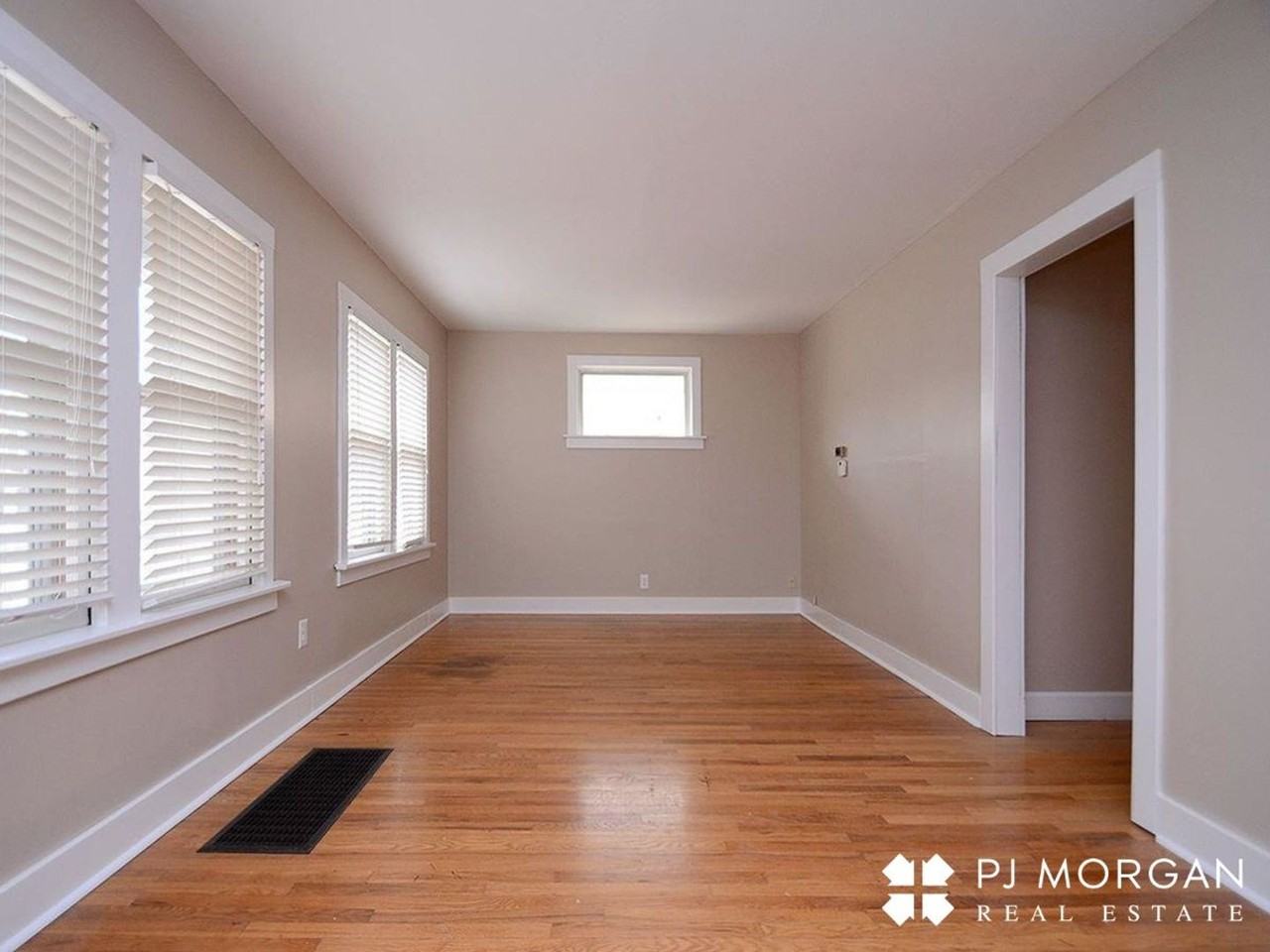 6031 Pine St - Photo 3 of 6
