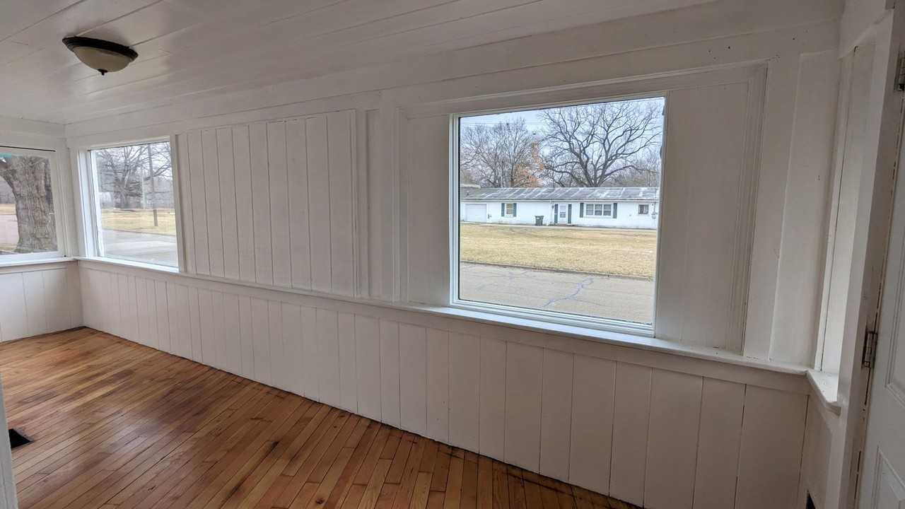 1112 Ambrosia St - Photo 2 of 14