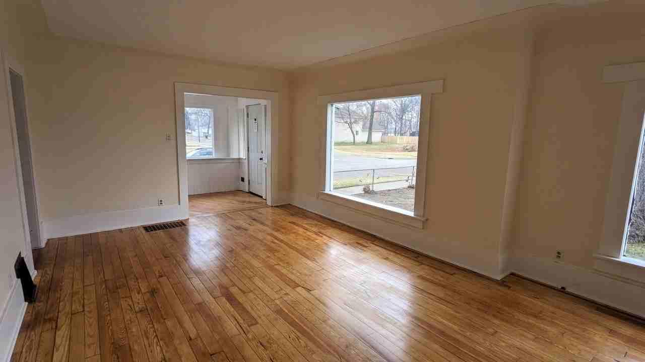 1112 Ambrosia St - Photo 3 of 14
