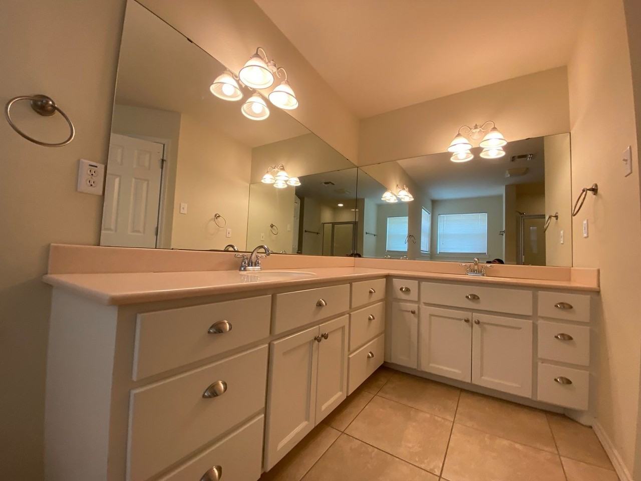 6005 Brazos St - Photo 6 of 13