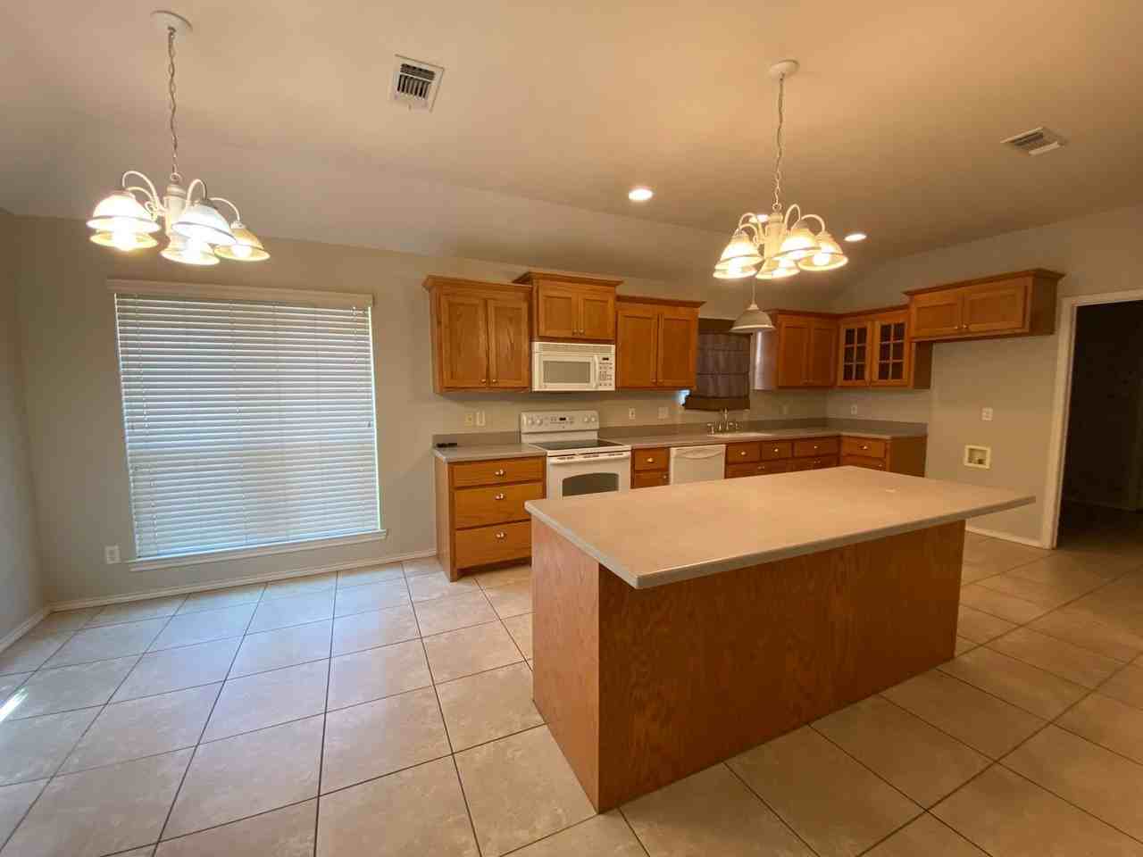 6005 Brazos St - Photo 3 of 13