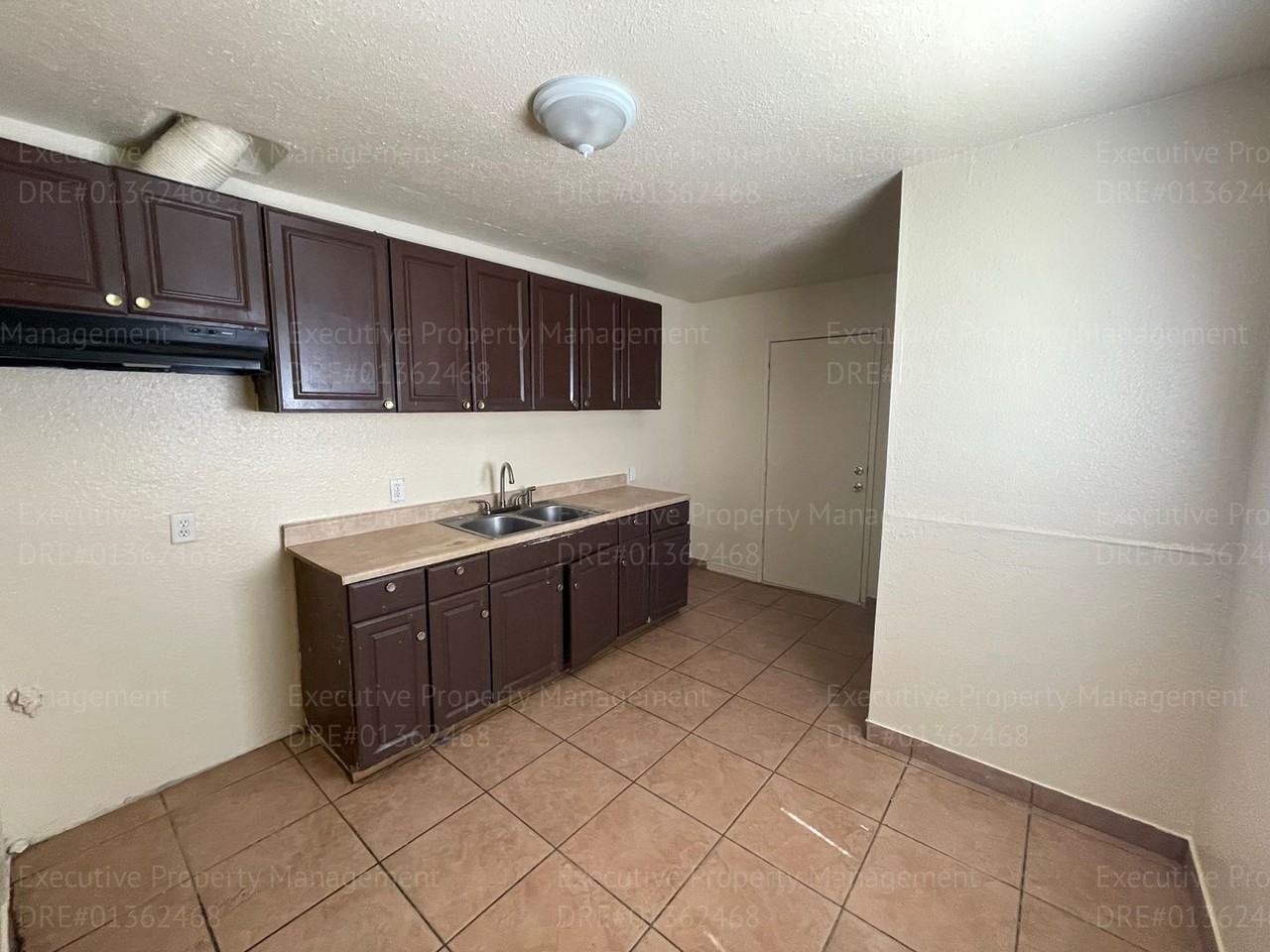 1206 Potomac Ave - Photo 6 of 16